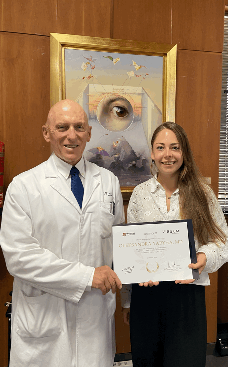 Міжнародне стажування під керівництвом проф. Хорхе Аліо - Vissum, Аліканте, Іспанія. 